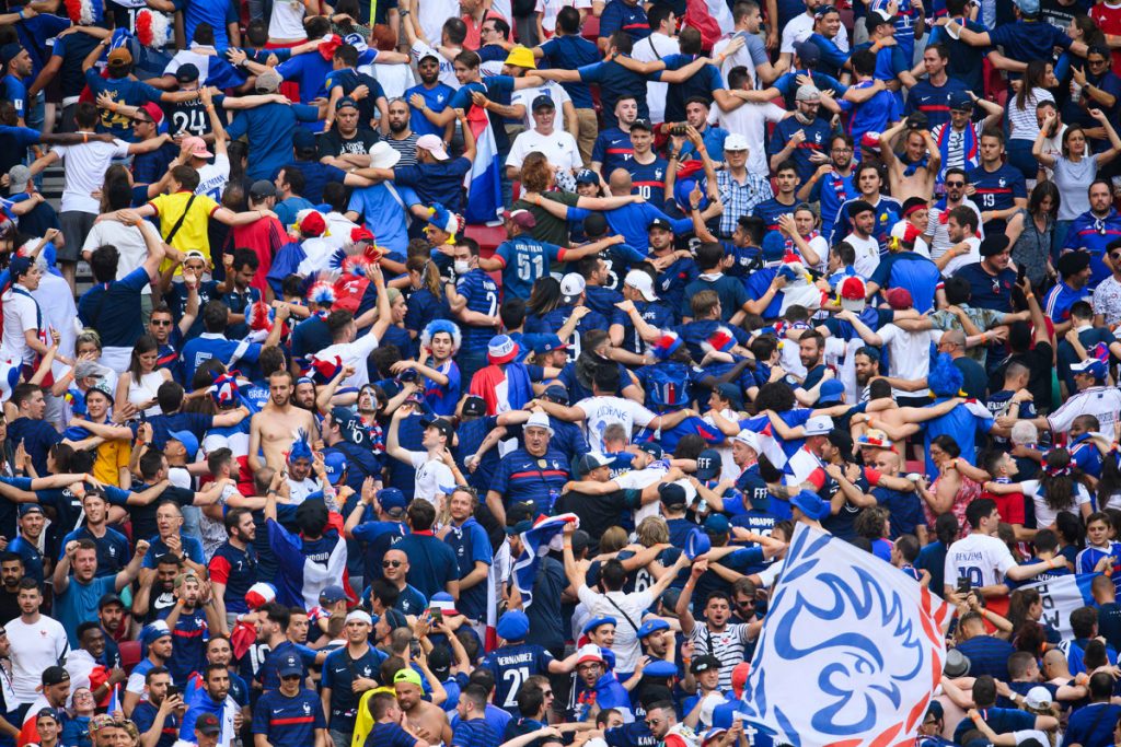 6 CĐV tuyển Pháp bị lạc đường khi tới sân cổ vũ đội nhà