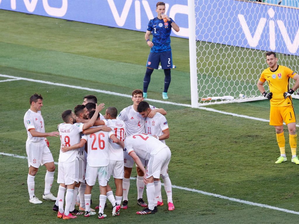 Kết thúc "rượt đuổi" với Croatia, Tây Ban Nha tiến vào tứ kết